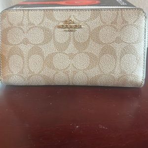 Coach Wallet Long Zip Around Cream